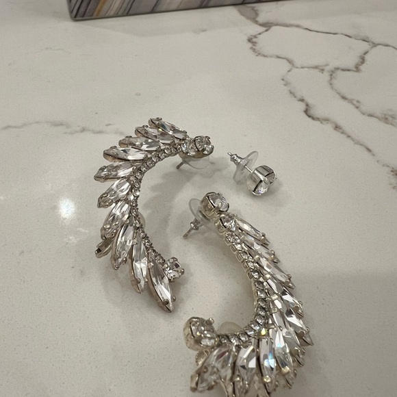 iloniti Ear Crawler Earrings - Picture 4 of 5